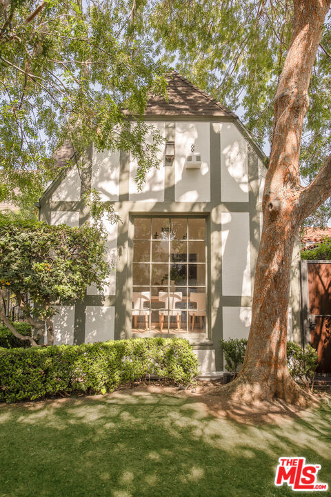 102 N Laurel Avenue