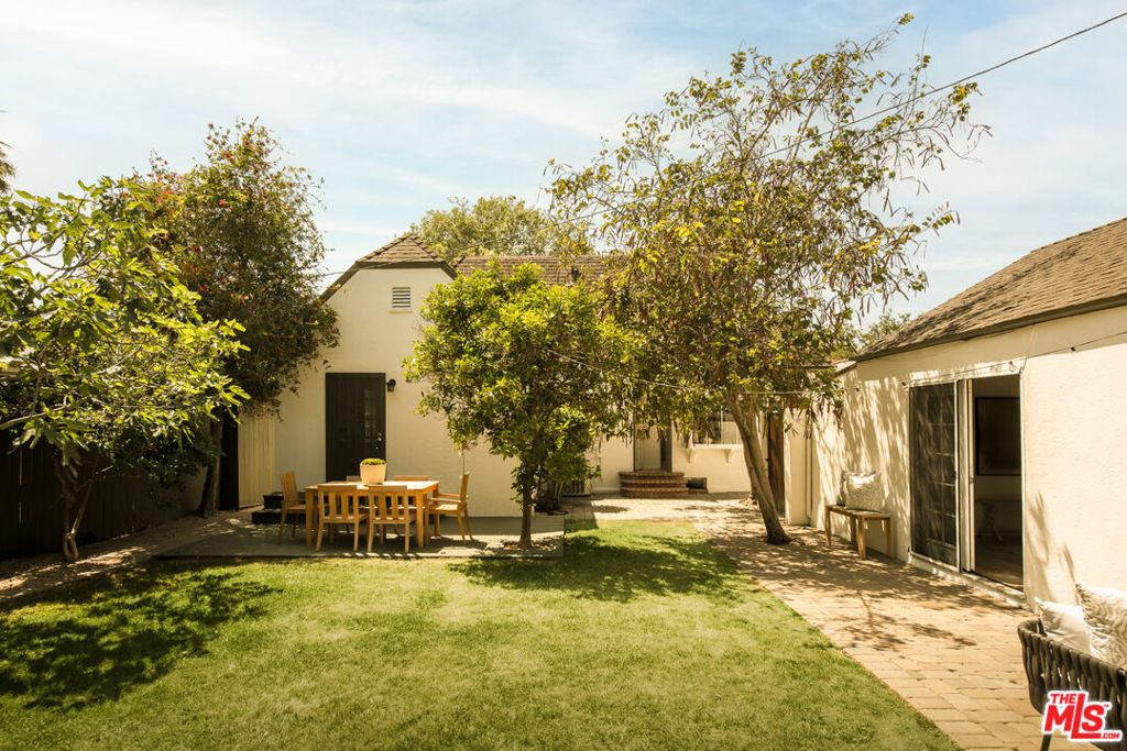 102 N Laurel Avenue