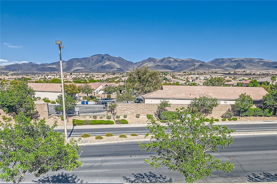 2728 Holmfault Street