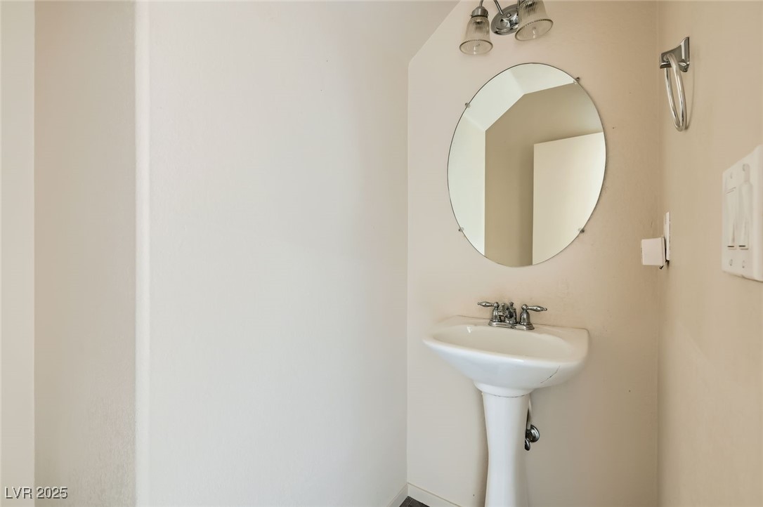 2728 Holmfault Street