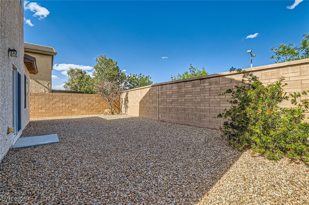 2728 Holmfault Street