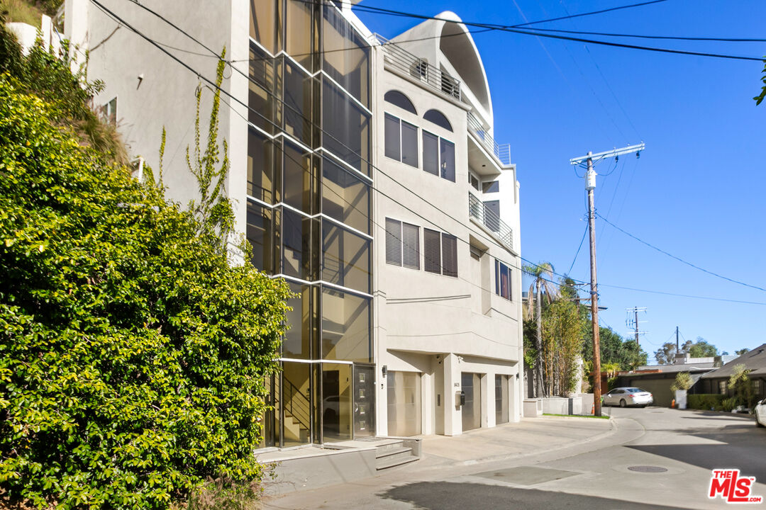 8435 FRANKLIN AVE