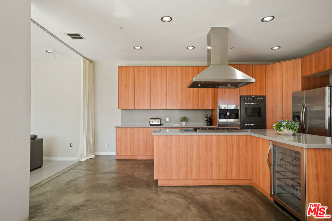 8435 FRANKLIN AVE