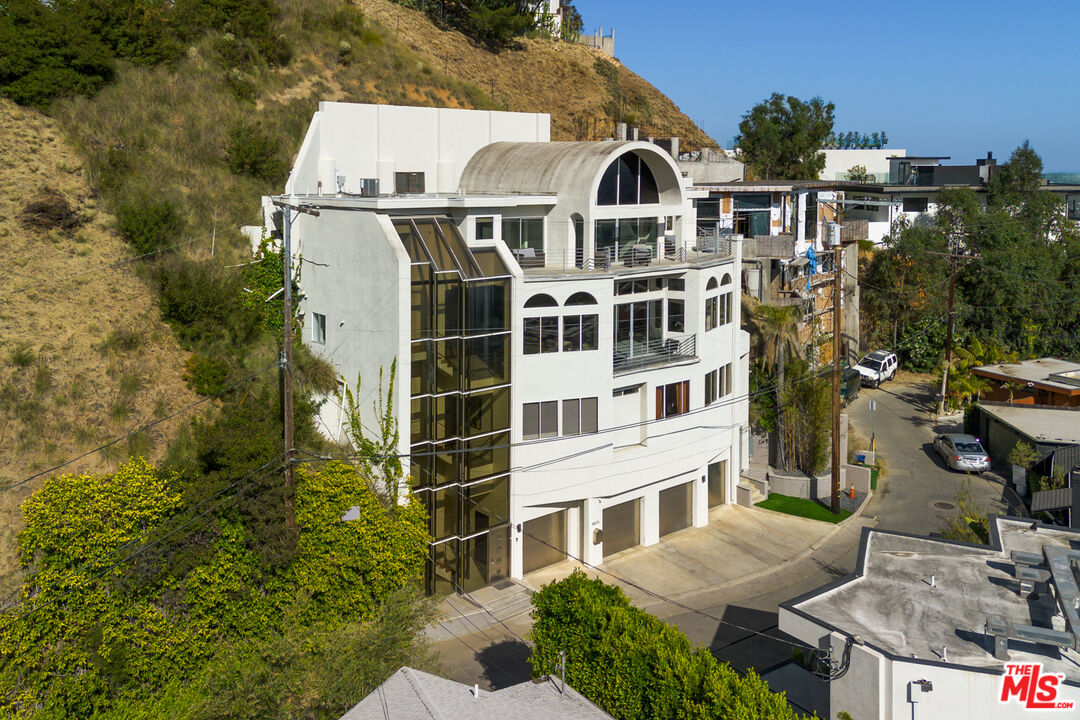8435 FRANKLIN AVE