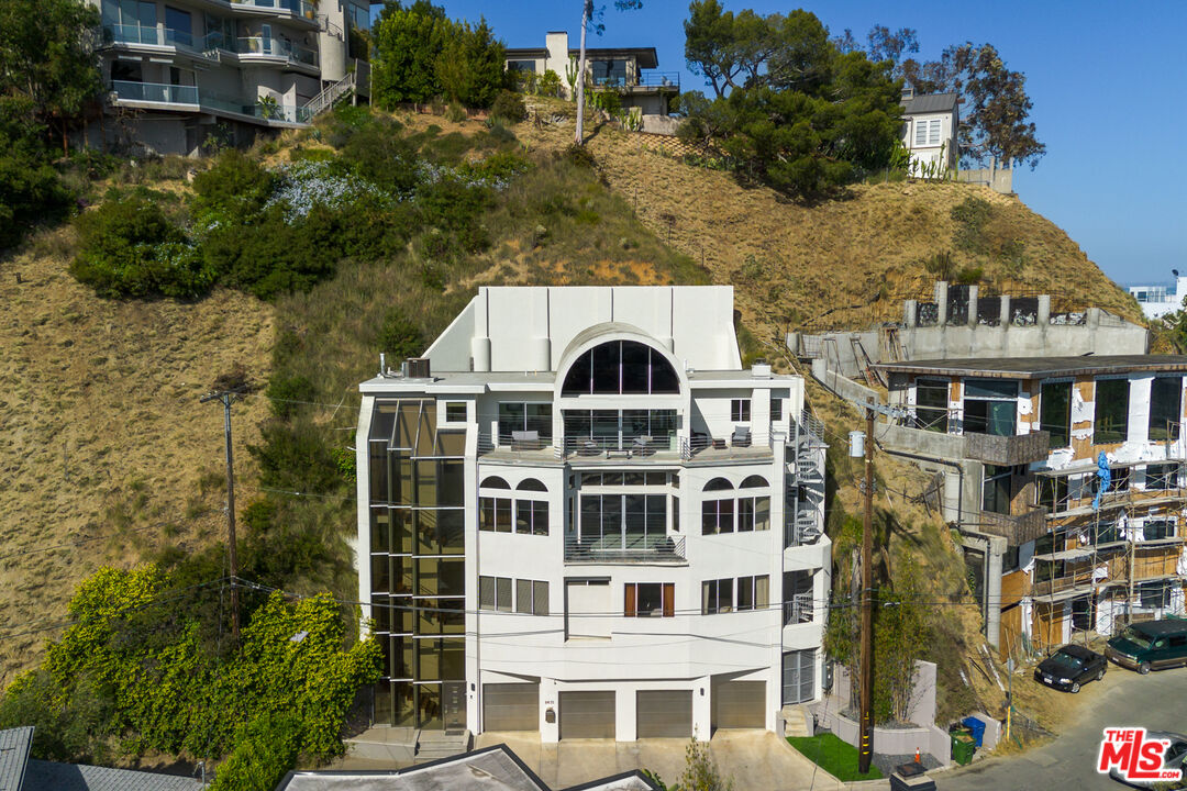 8435 FRANKLIN AVE