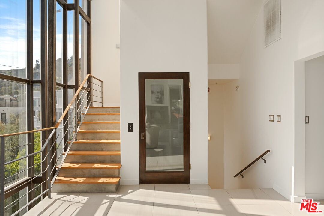 8435 FRANKLIN AVE