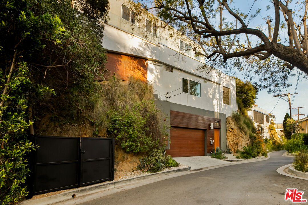 8469 FRANKLIN AVE