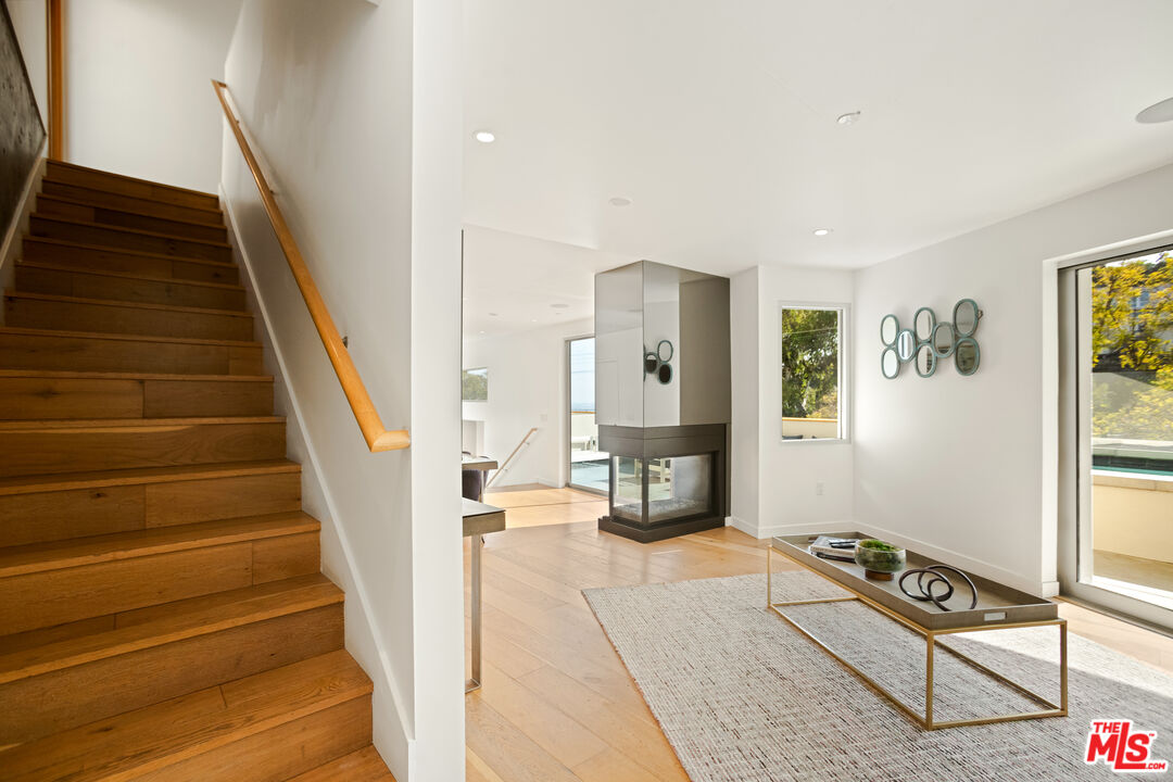 8469 FRANKLIN AVE