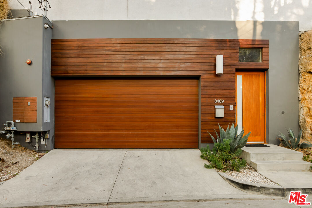8469 FRANKLIN AVE