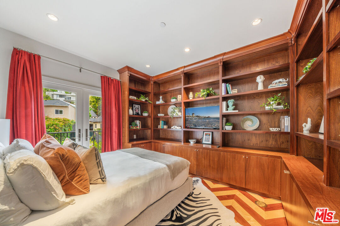 1655 N Crescent Heights BLVD