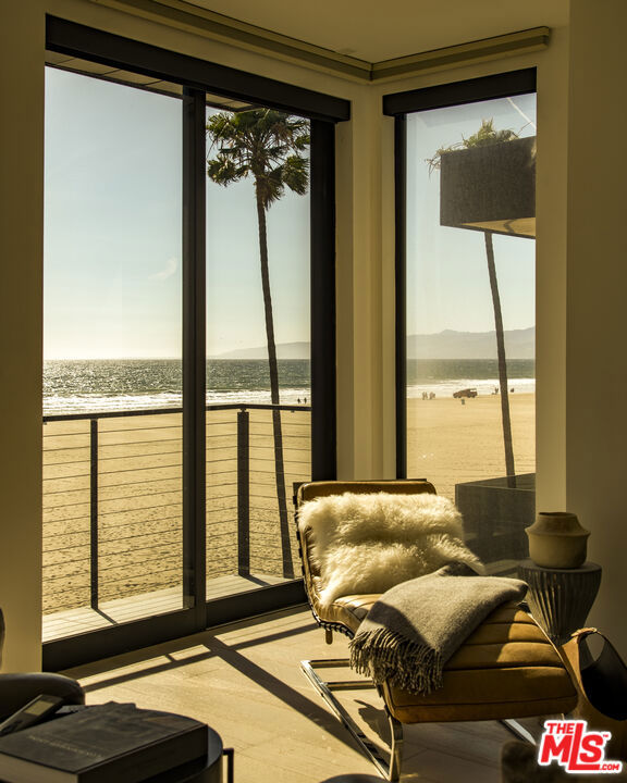 3011 Ocean Front Walk