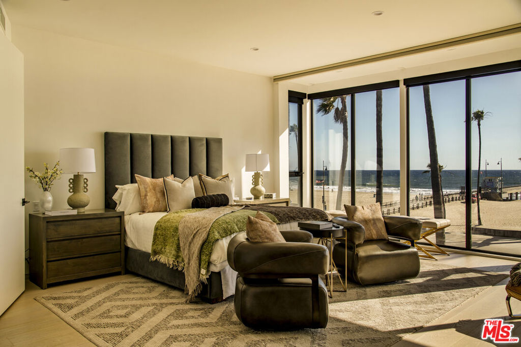 3011 Ocean Front Walk