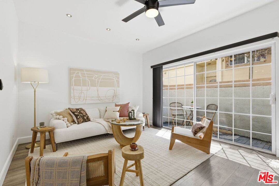 11110 Camarillo St Unit: 122