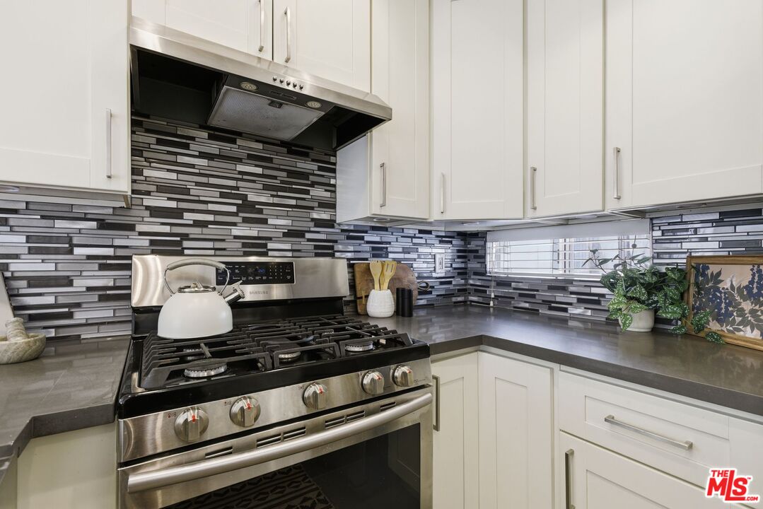 11110 Camarillo St Unit: 122
