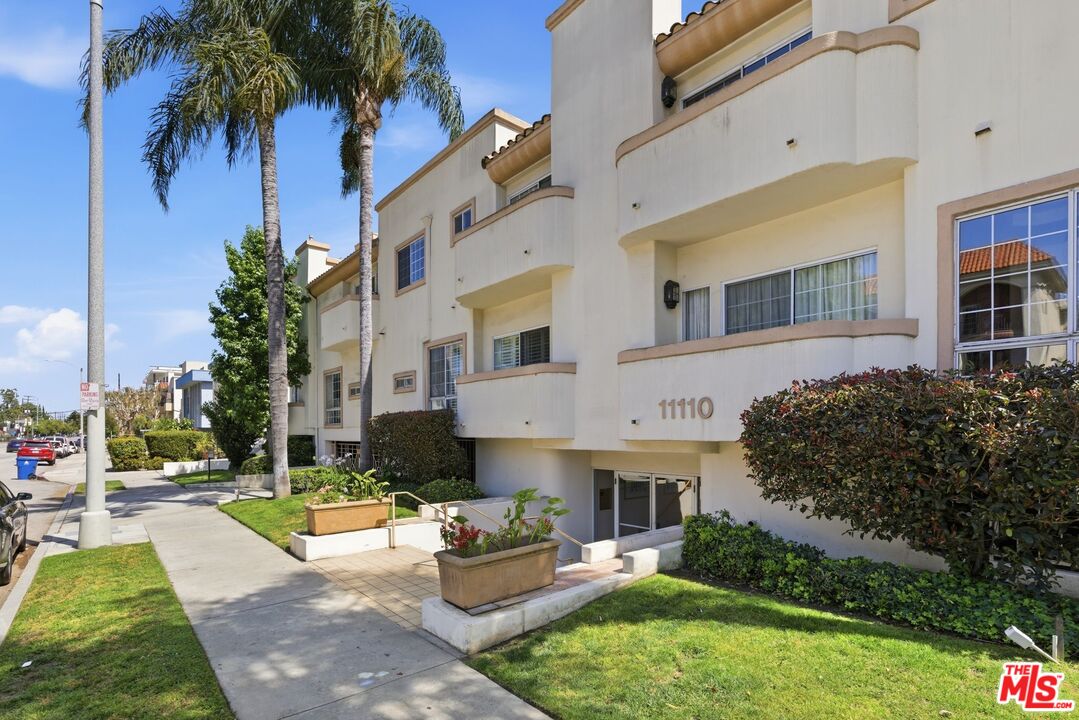 11110 Camarillo St Unit: 122