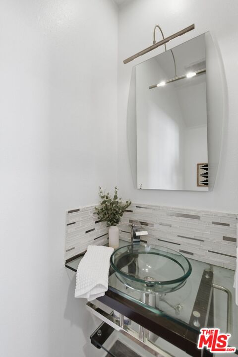 11110 Camarillo St Unit: 122