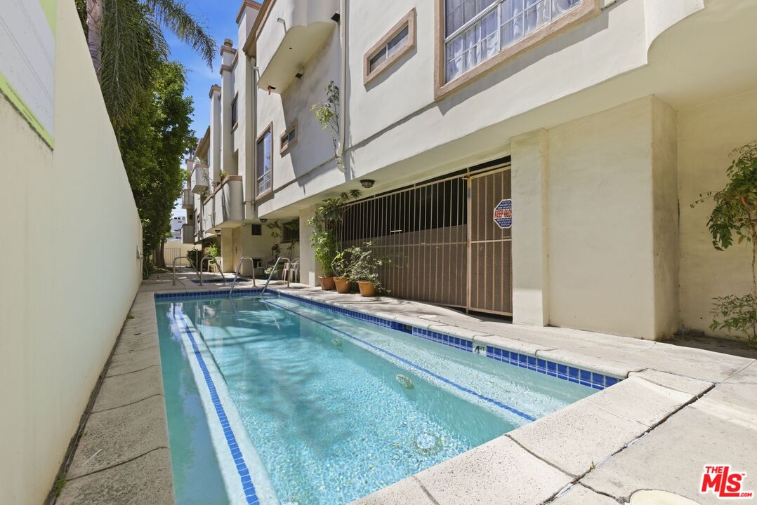 11110 Camarillo St Unit: 122