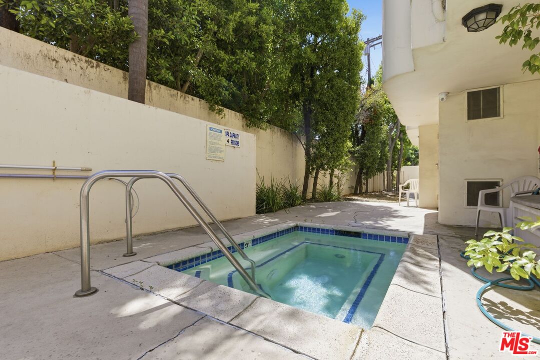11110 Camarillo St Unit: 122