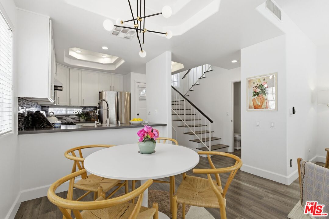 11110 Camarillo St Unit: 122