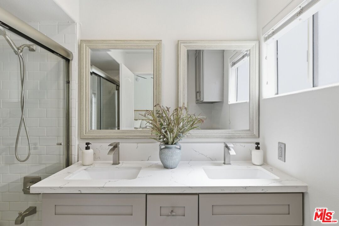 11110 Camarillo St Unit: 122