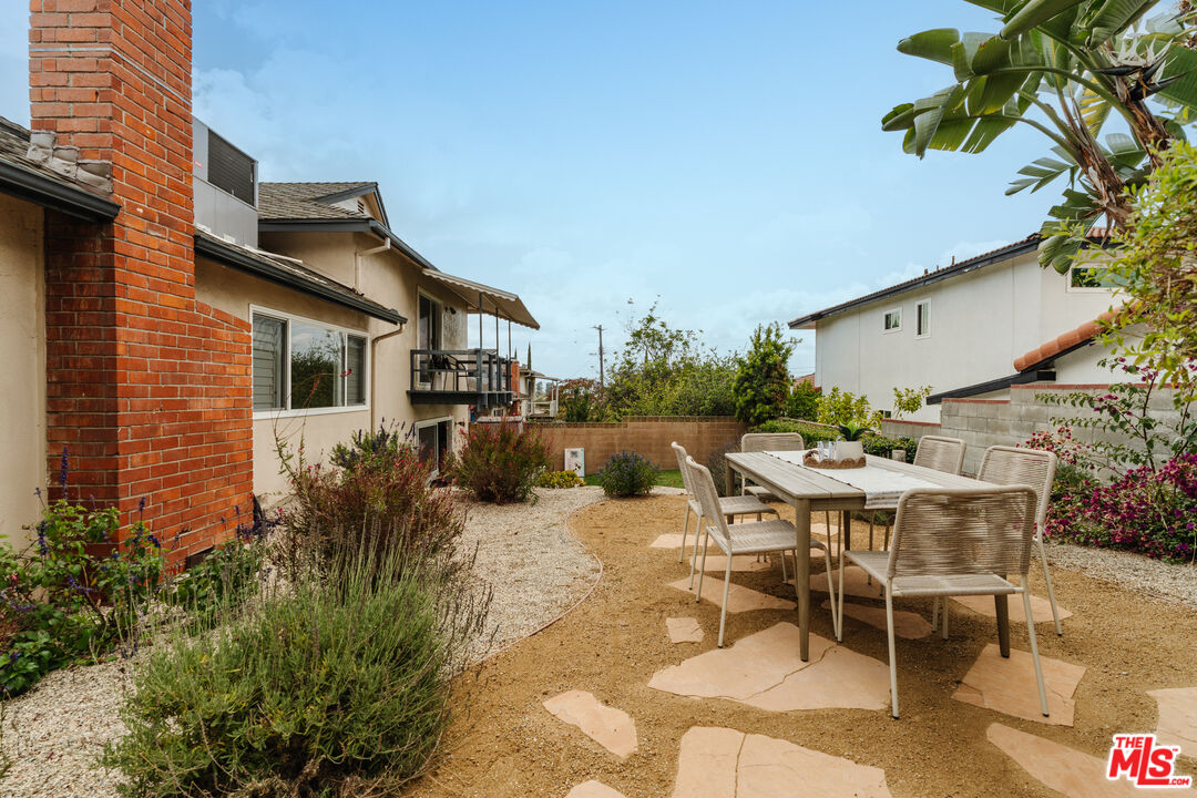 2811 Lawndale Dr