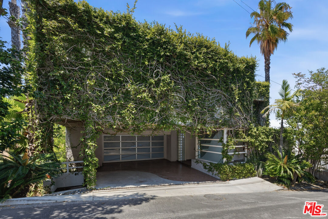 3811 Glenridge Dr