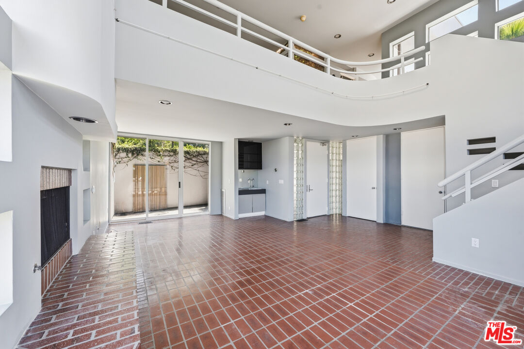 3811 Glenridge Dr