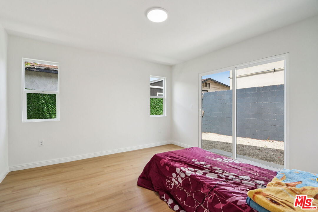 227 W 41st St