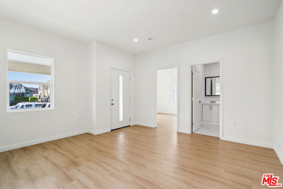 227 W 41st St