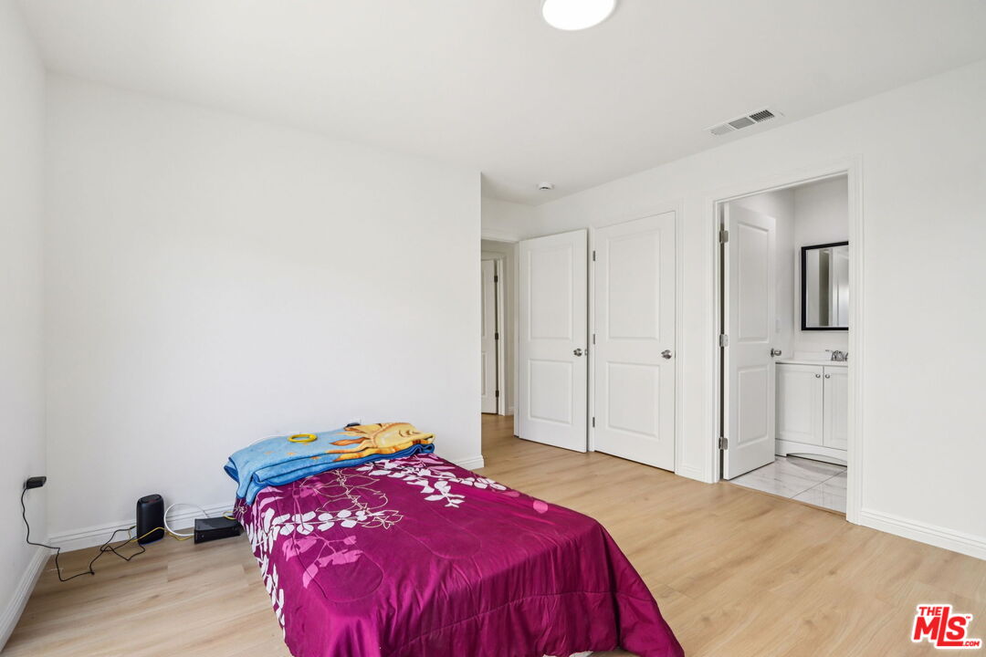 227 W 41st St