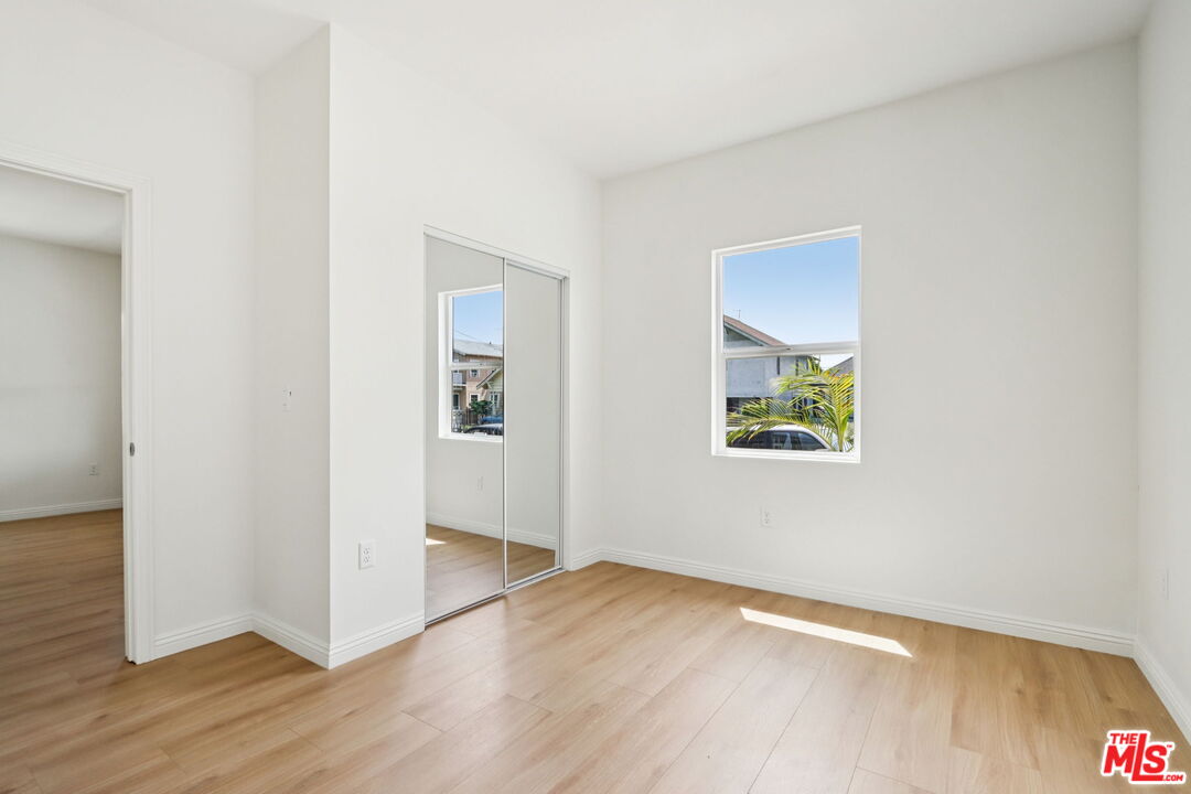 227 W 41st St