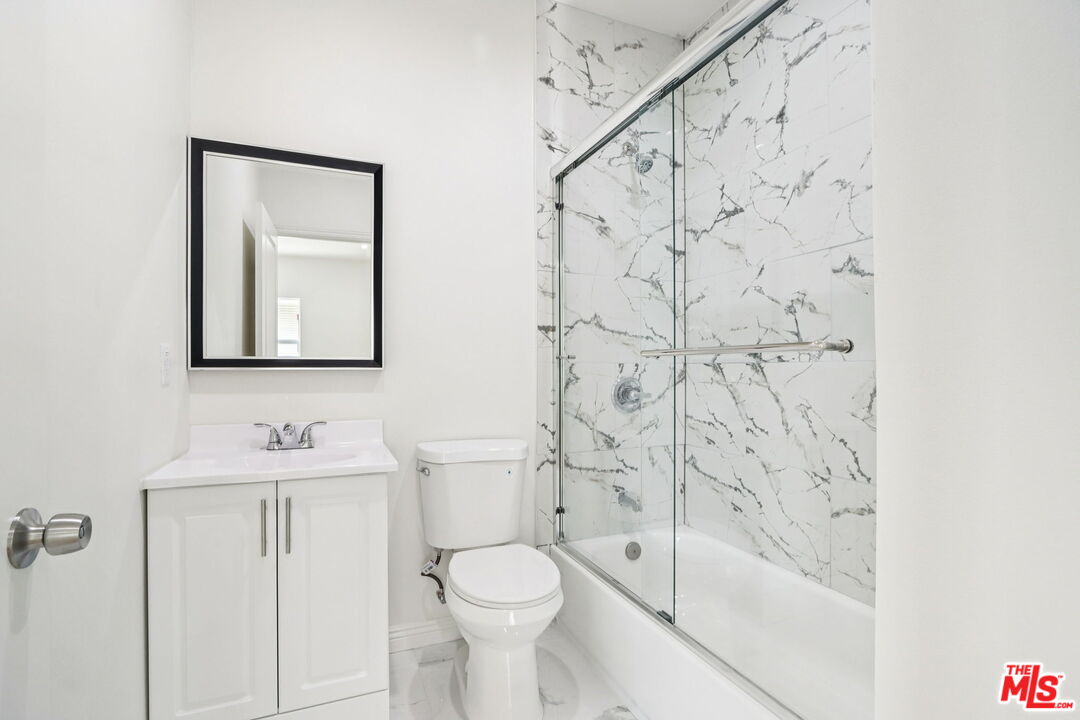 227 W 41st St