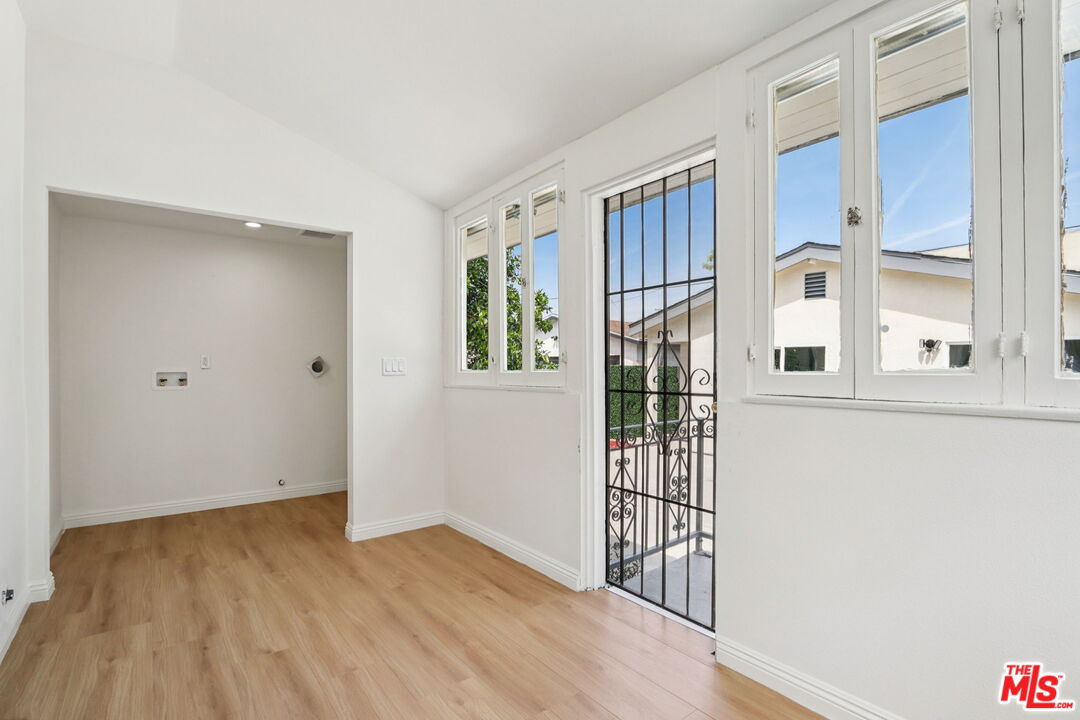 227 W 41st St