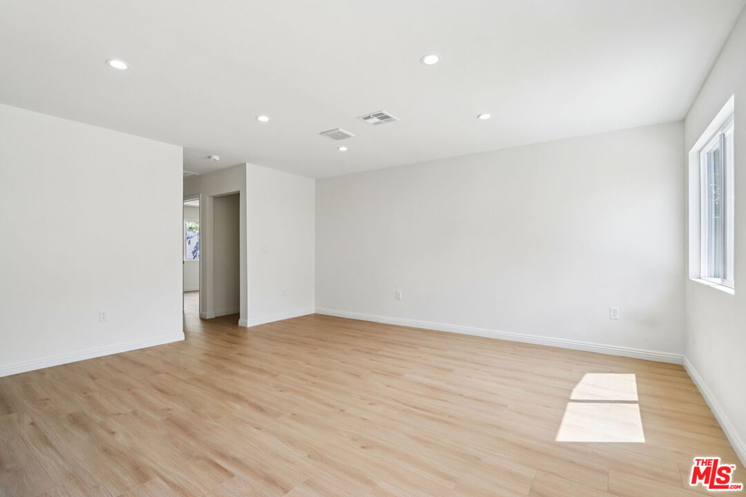 227 W 41st St