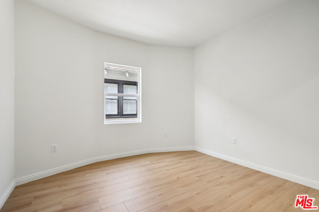 227 W 41st St