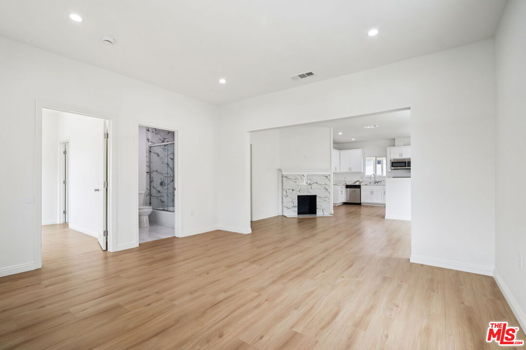 227 W 41st St