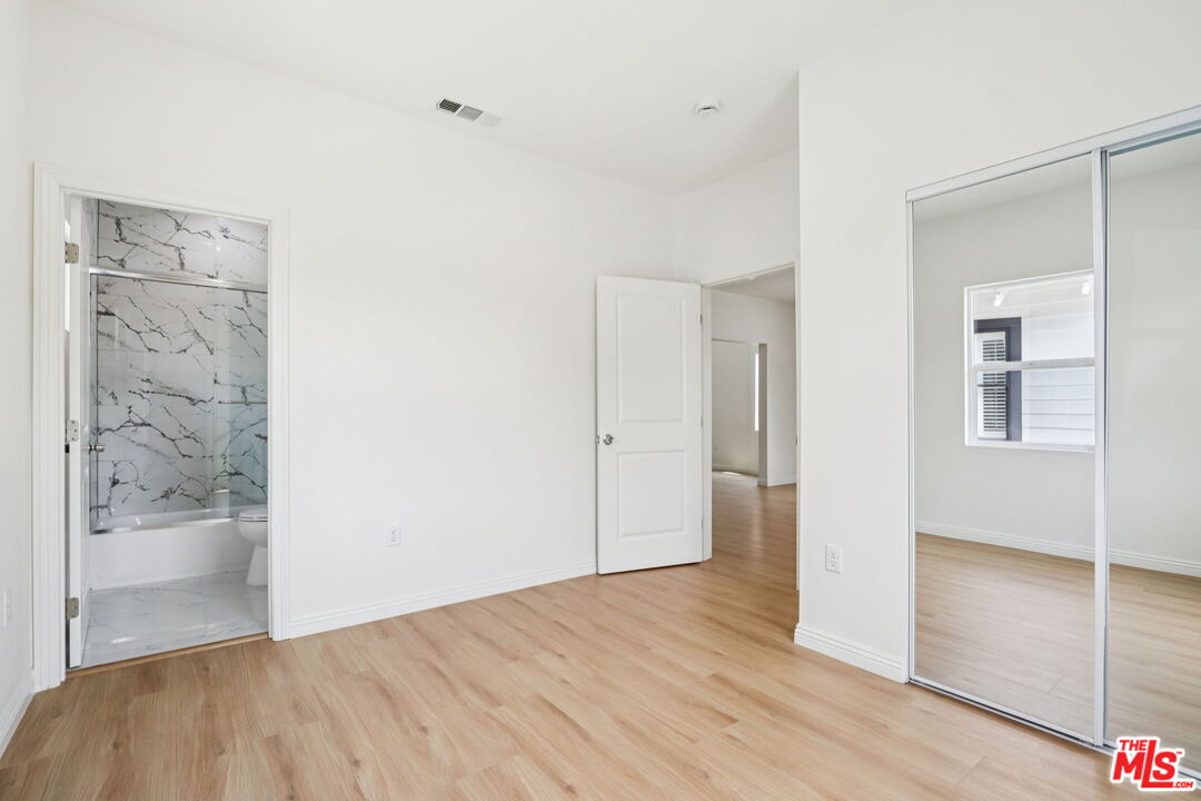 227 W 41st St