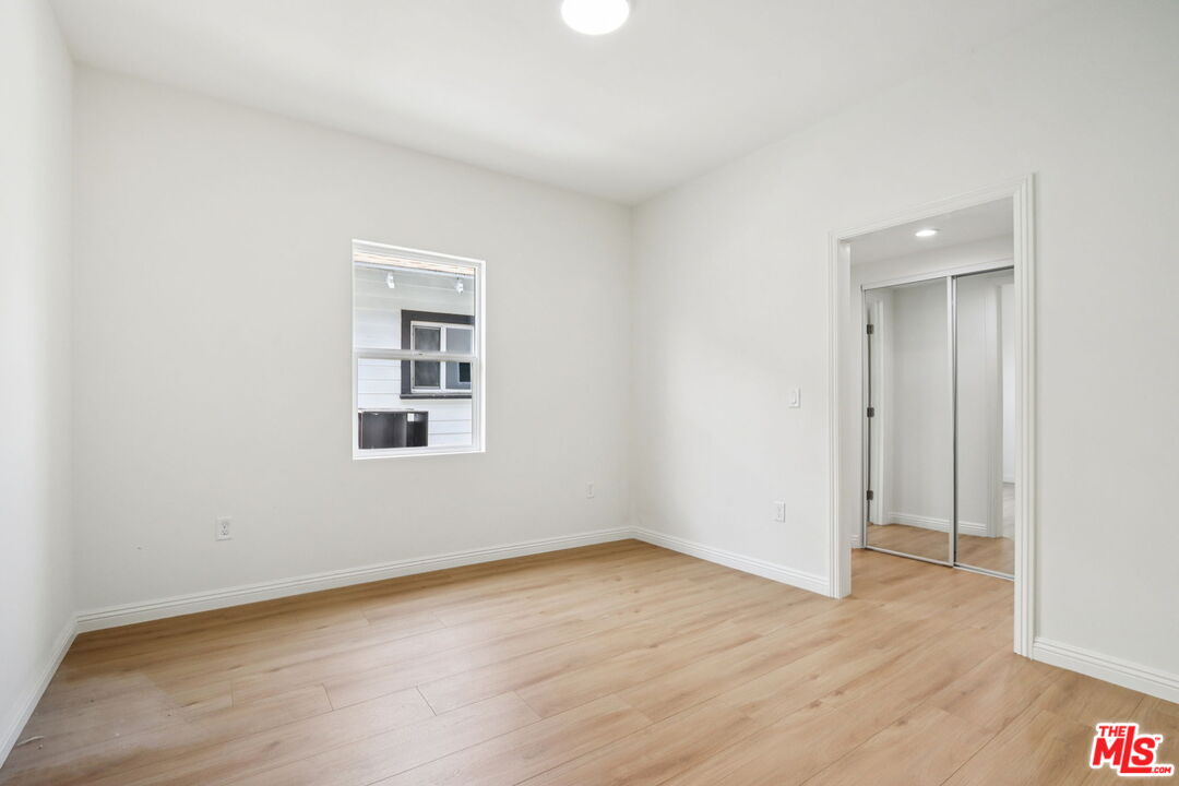227 W 41st St