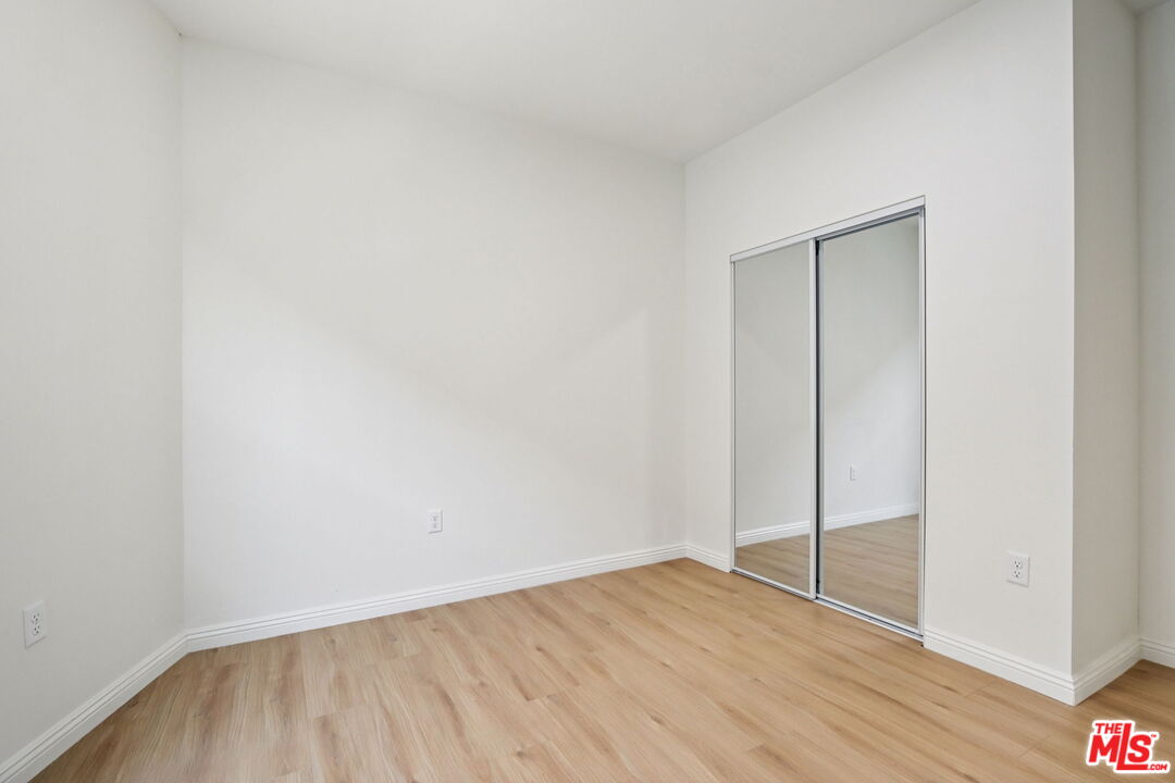 227 W 41st St