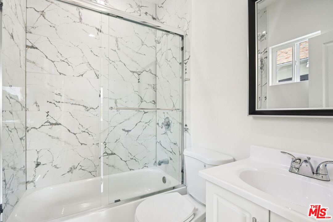 227 W 41st St