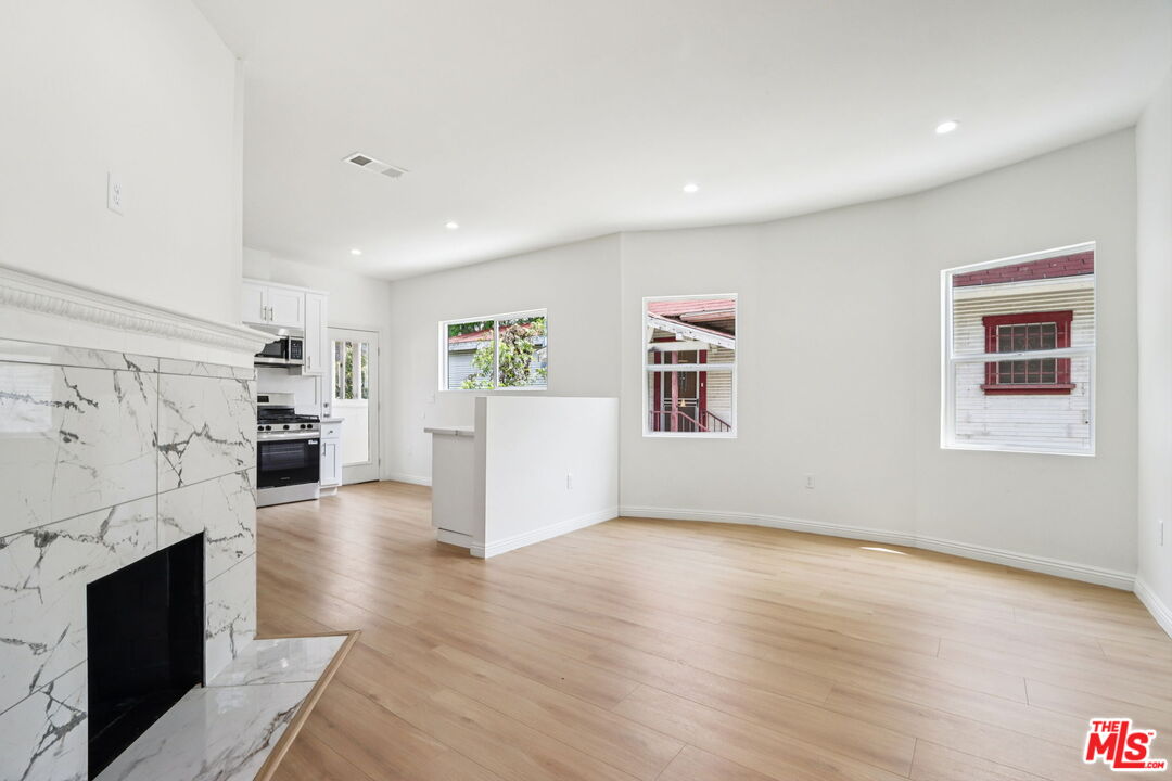 227 W 41st St