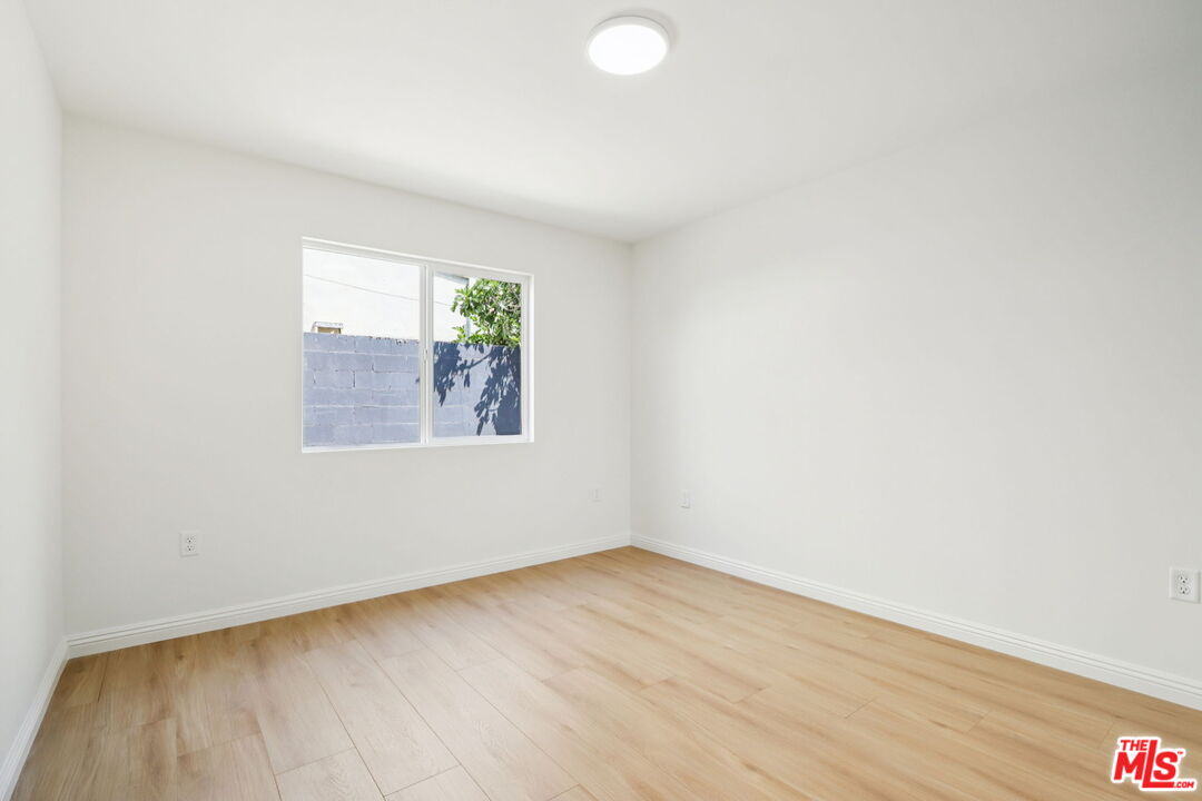 227 W 41st St