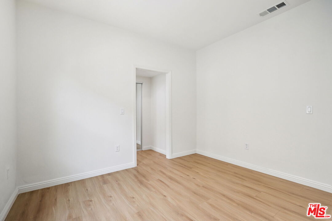 227 W 41st St