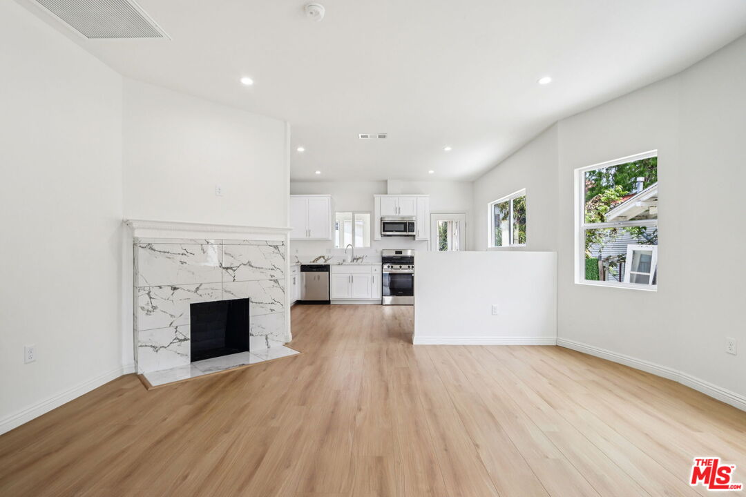 227 W 41st St