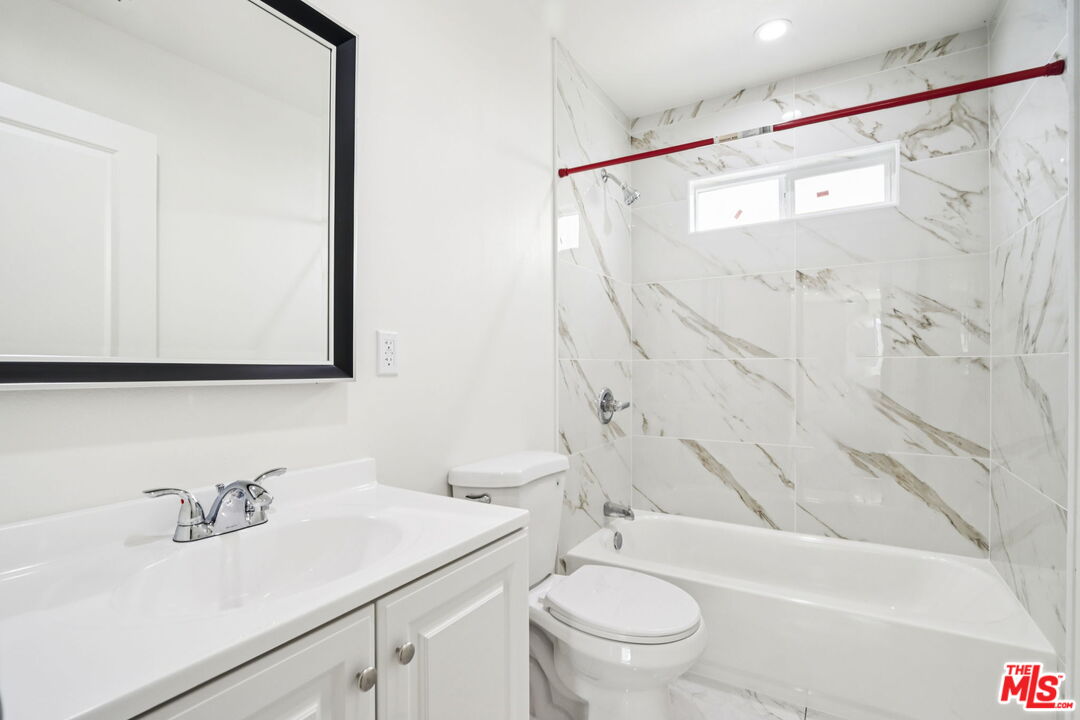 227 W 41st St
