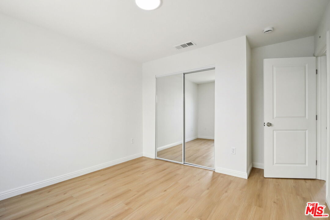 227 W 41st St