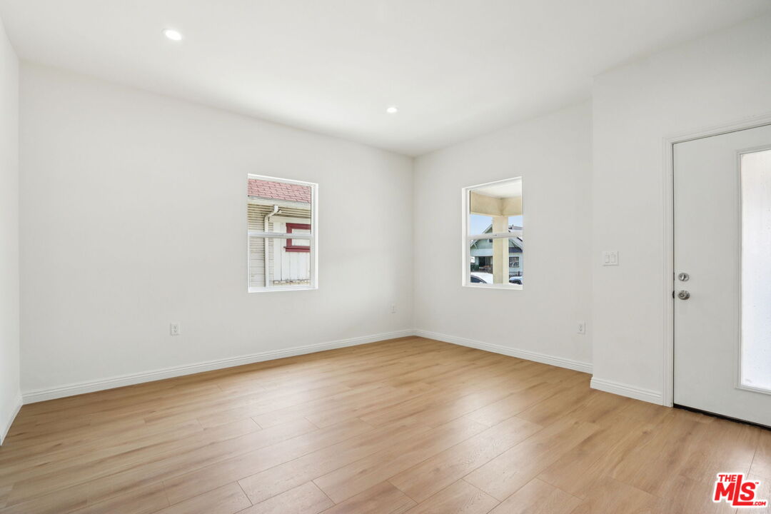 227 W 41st St