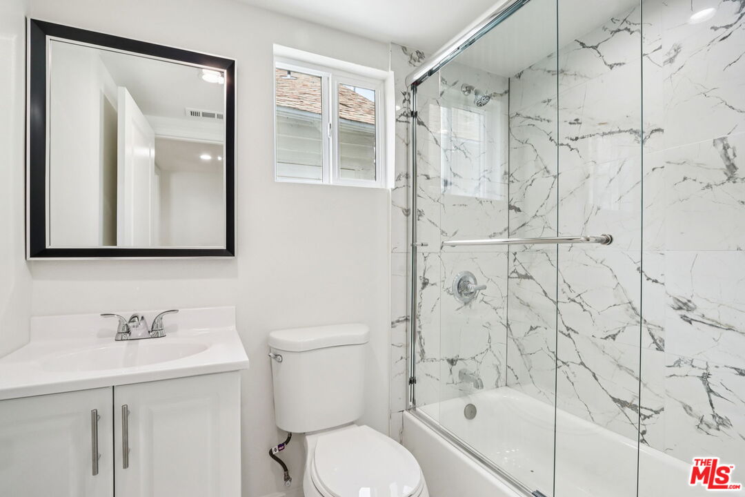 227 W 41st St