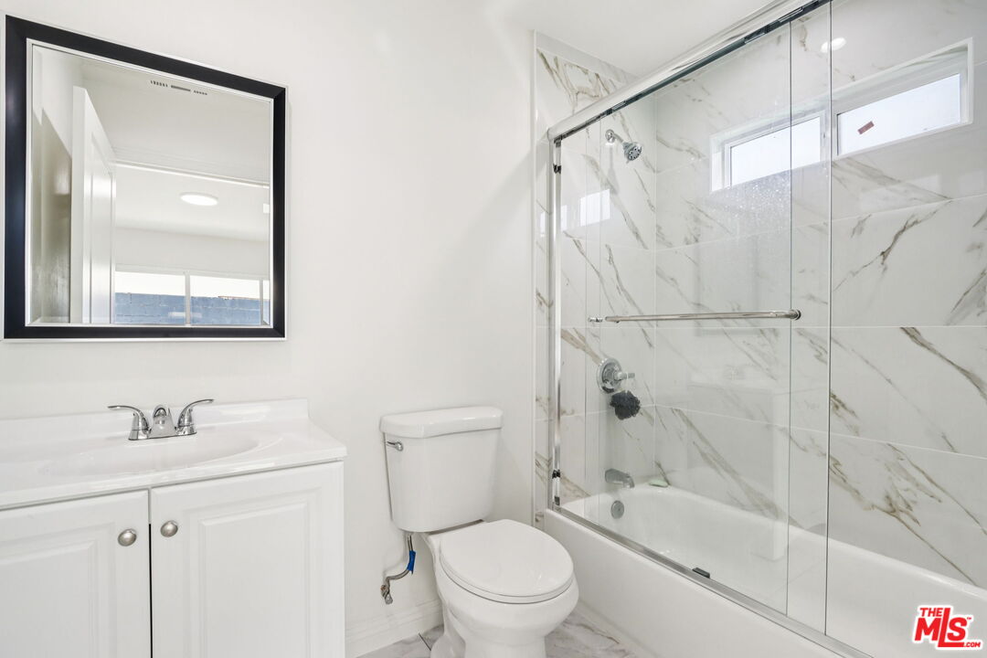 227 W 41st St