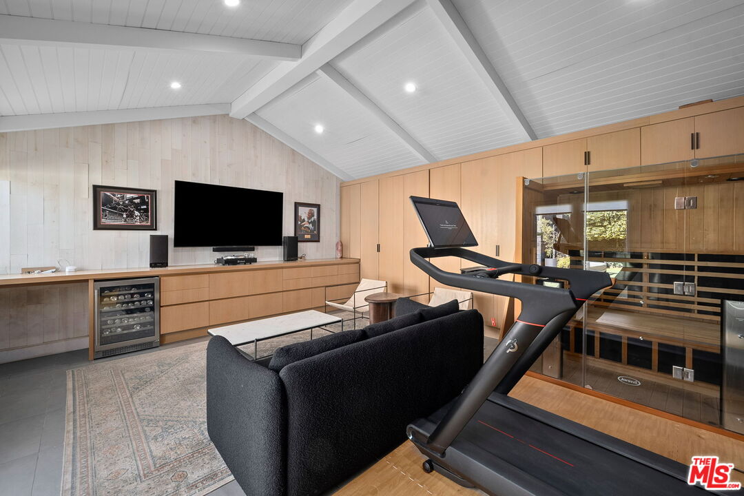 1009 Vernon Ave
